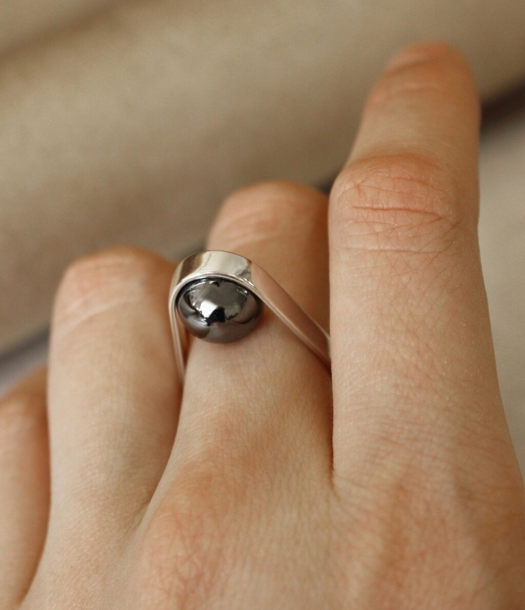 Кольцо DROP из серебра с гематитом