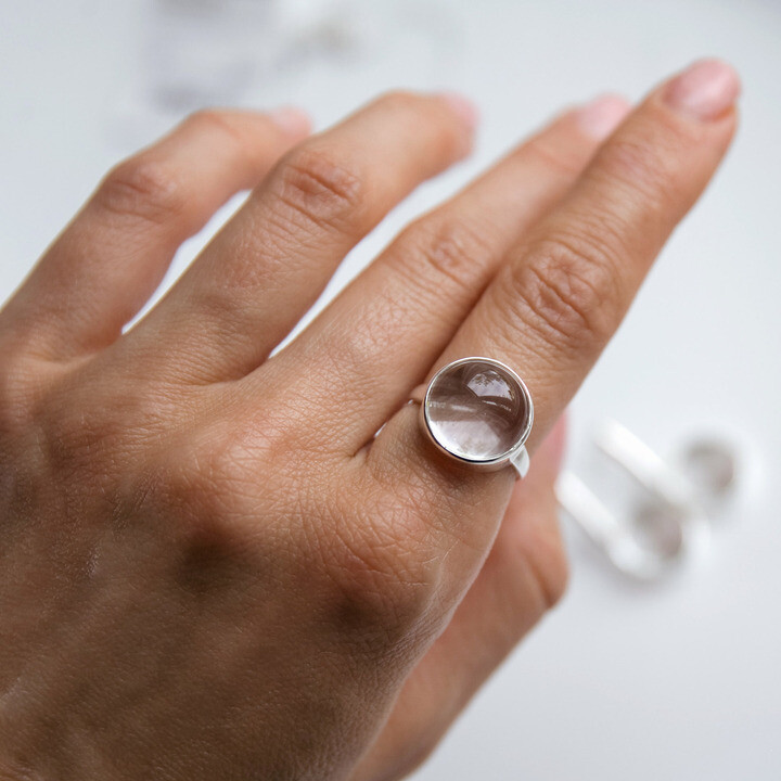 Кольцо из серебра с круглым горным хрусталём 14 мм