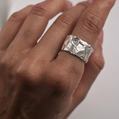 Кольцо с мятой фактурой ГЛИНА из серебра