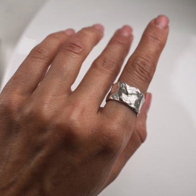 Кольцо с мятой фактурой ГЛИНА из серебра
