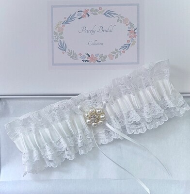 Light Ivory Lace Wedding Garter in Gift box
