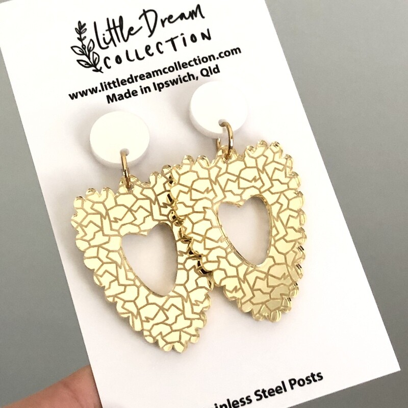Scalloped heart earrings