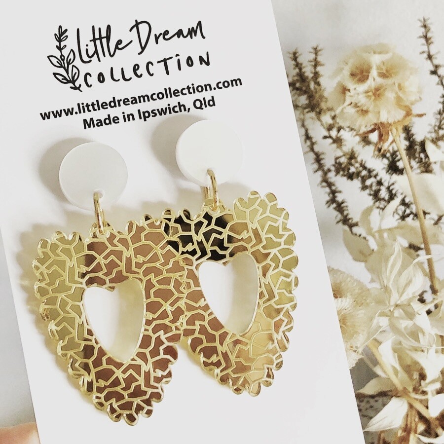 Scalloped heart earrings