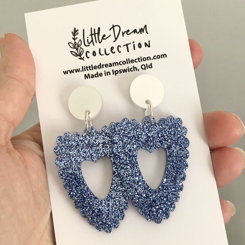 Scalloped heart earrings