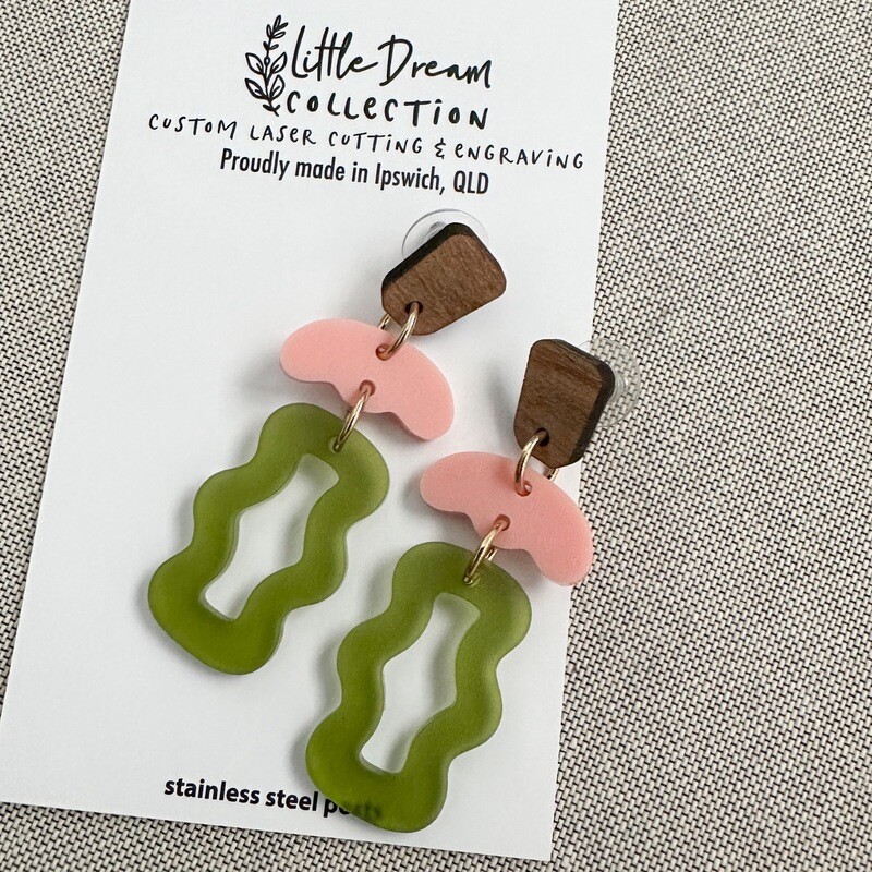 Curvy green dangle earrings