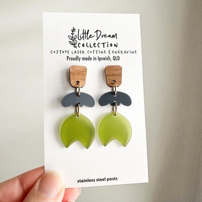 Curvy green dangle earrings