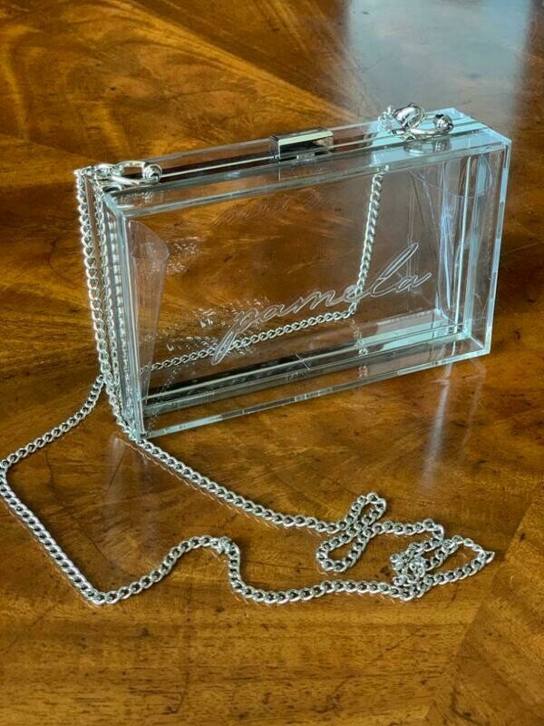 Cartera Acrílica Transarente con Plateado