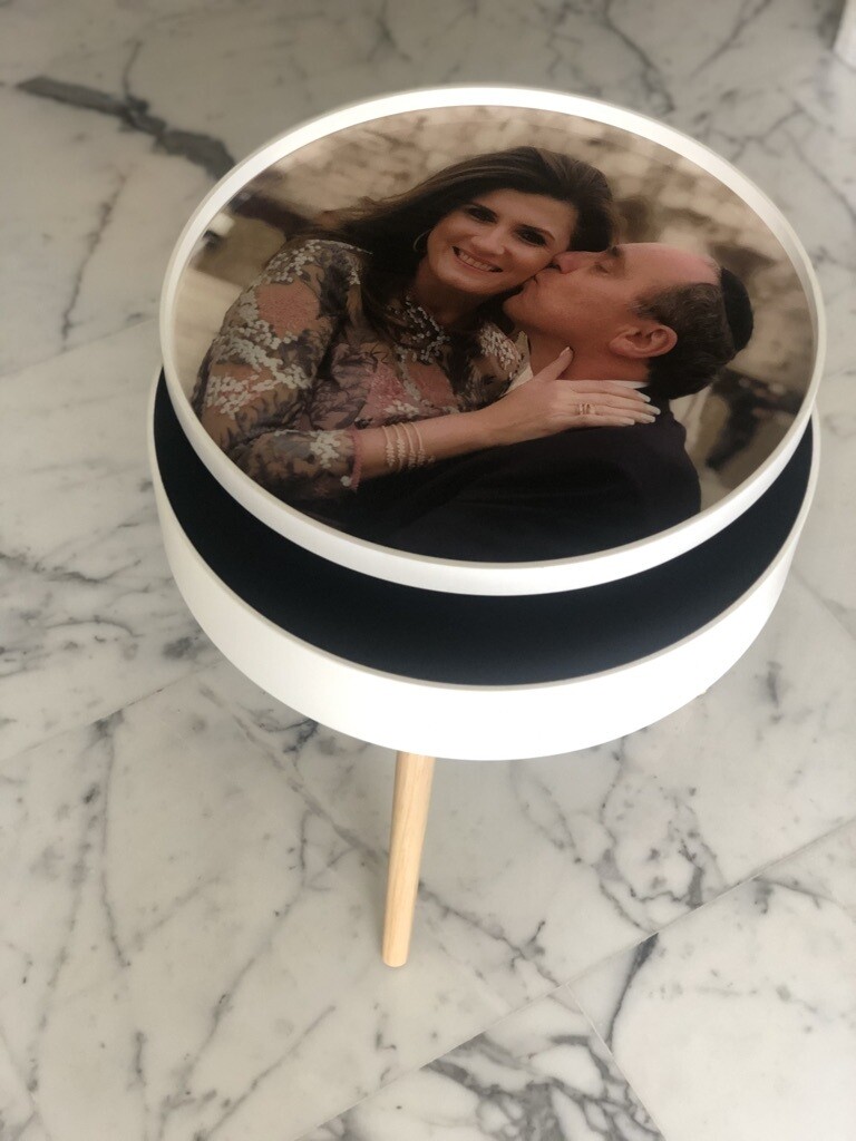 Mesa almacenaje en arcílico, Opción: Foto