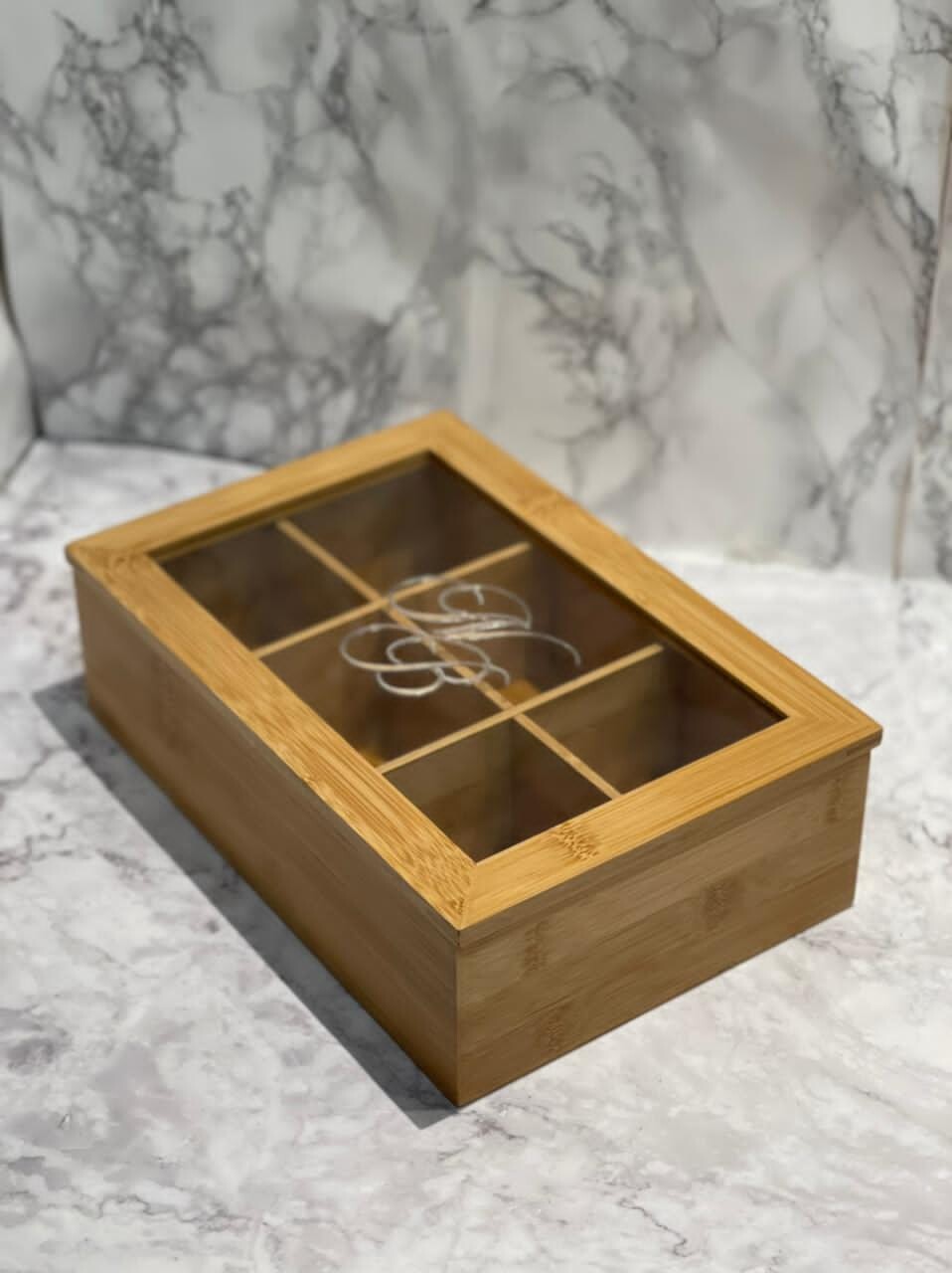 CAJA DE TE DE MADERA CON 6 DIVISIONES O PARA EXHIBIR UN REGALO