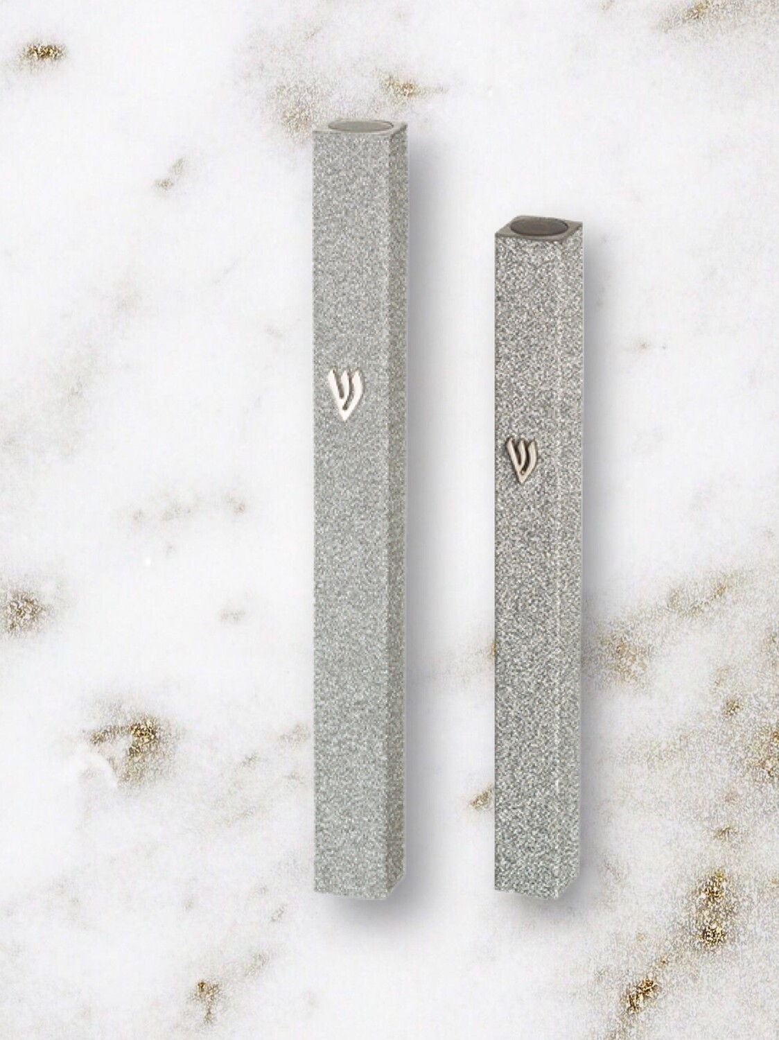 Mezuza de Aluminio Plateado -15 cm