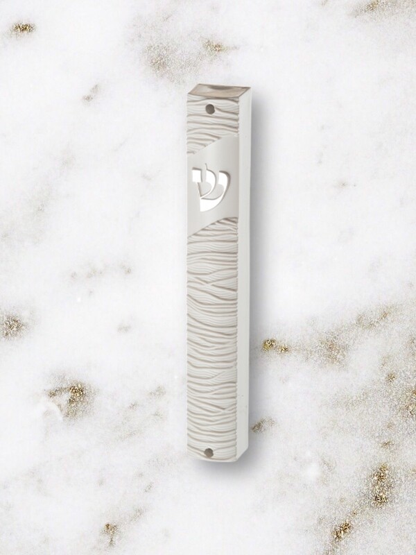 Mezuza Blanca con diseño-12 cm