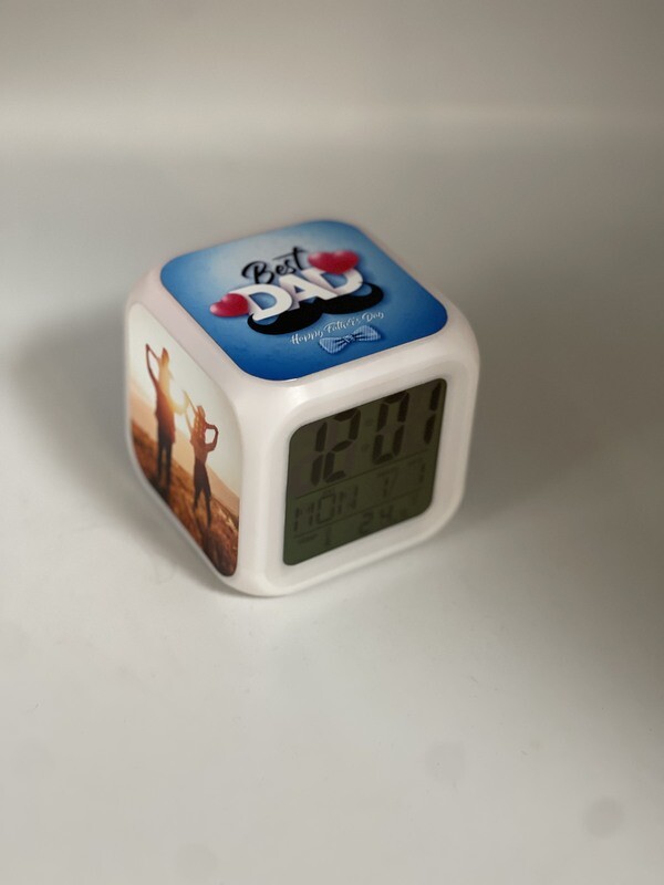 Reloj despertador con luces led