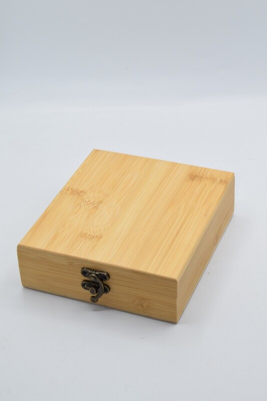 Caja con Accesorios para Vino Rectangular de Madera