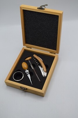 Caja con Accesorios para Vino Rectangular de Madera
