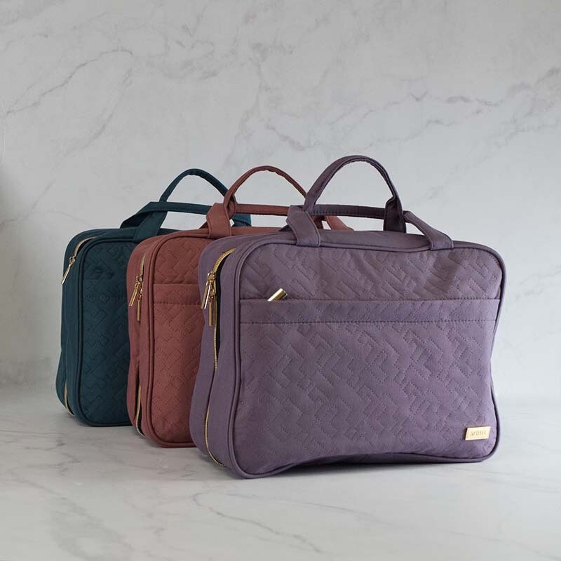 BOLSA DE VIAJE CON GANCHO Y ZIPPER MEDIANO