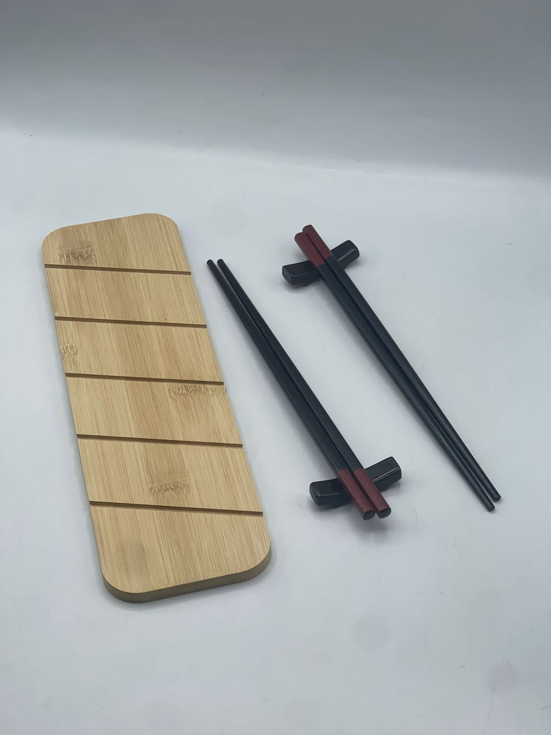 Tabla con utensilios para sushi 5 pzas
