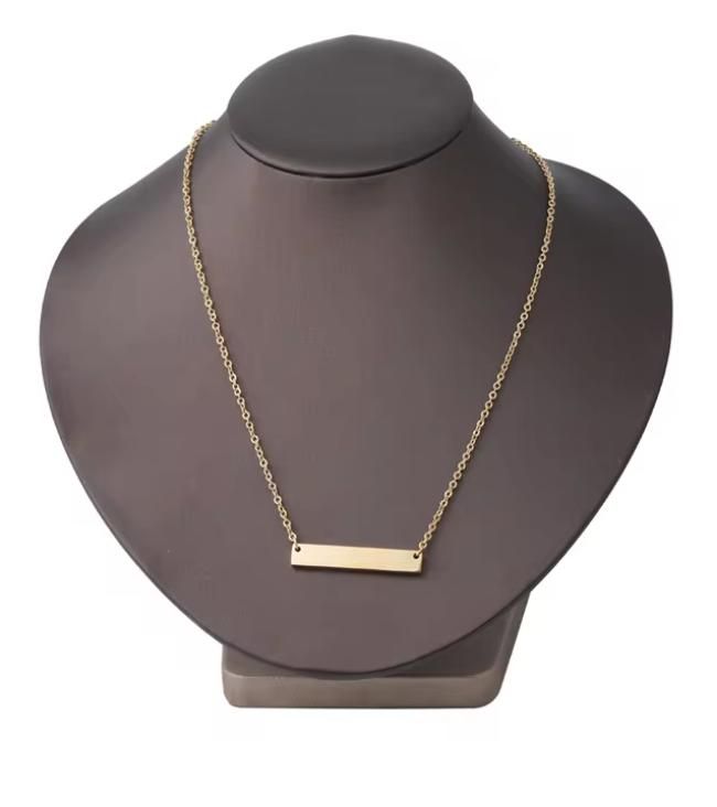 Collar con plaquita dorada de 18 cms