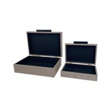 Caja decorativa gris con detalle en negro
