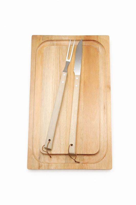 Tabla para carvig con utencilios para BBQ