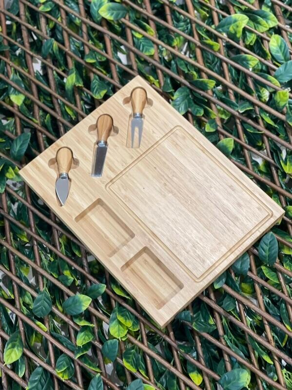 Tabla para quesos con 3 utensilios