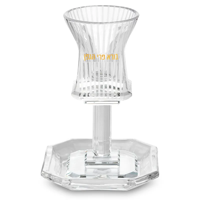 Copa de Kidush de cristal con lineas y datalle dorado 16 cm  100ml // 3.4oz
