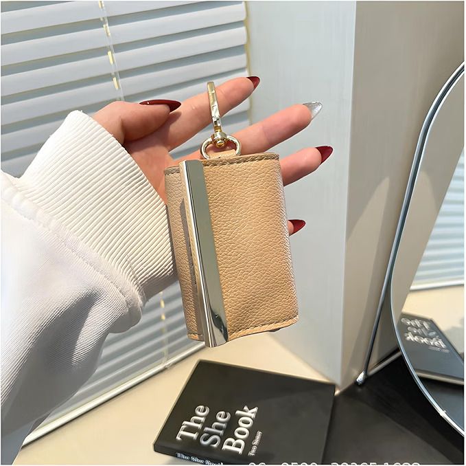 Llavero convertible en Maleta beige