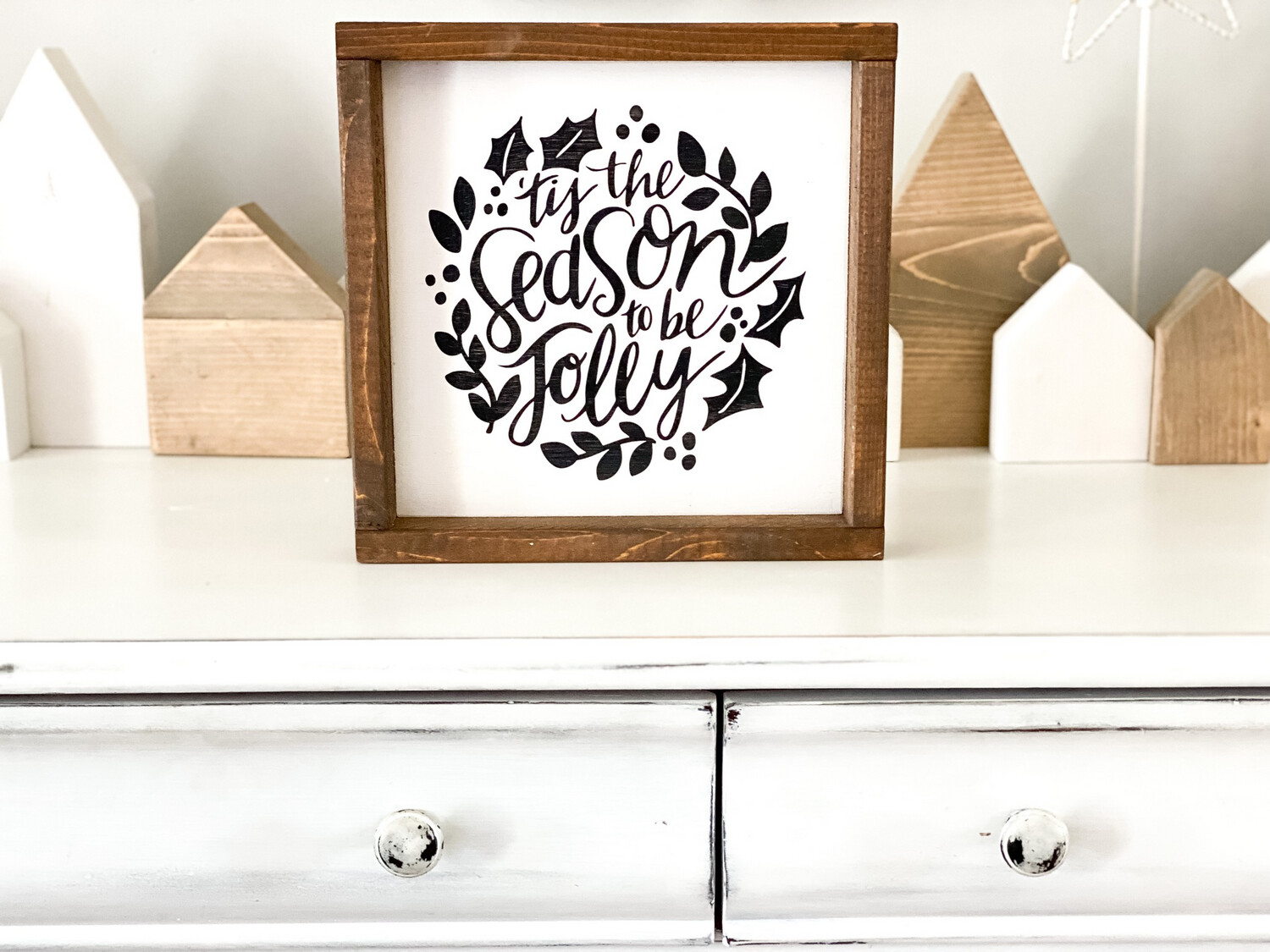 “Tis The Season Wreath” Med Wood Sign