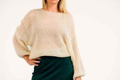 Vaniļas krāsas balon dzemperis no kidmohēras ar zīdu. Vaniļas krāsas balon dzemperis no kidmohēras ar zīdu.