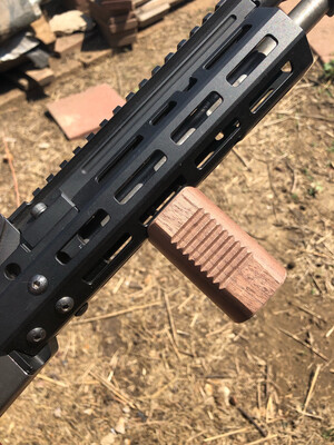 Mlok Peg