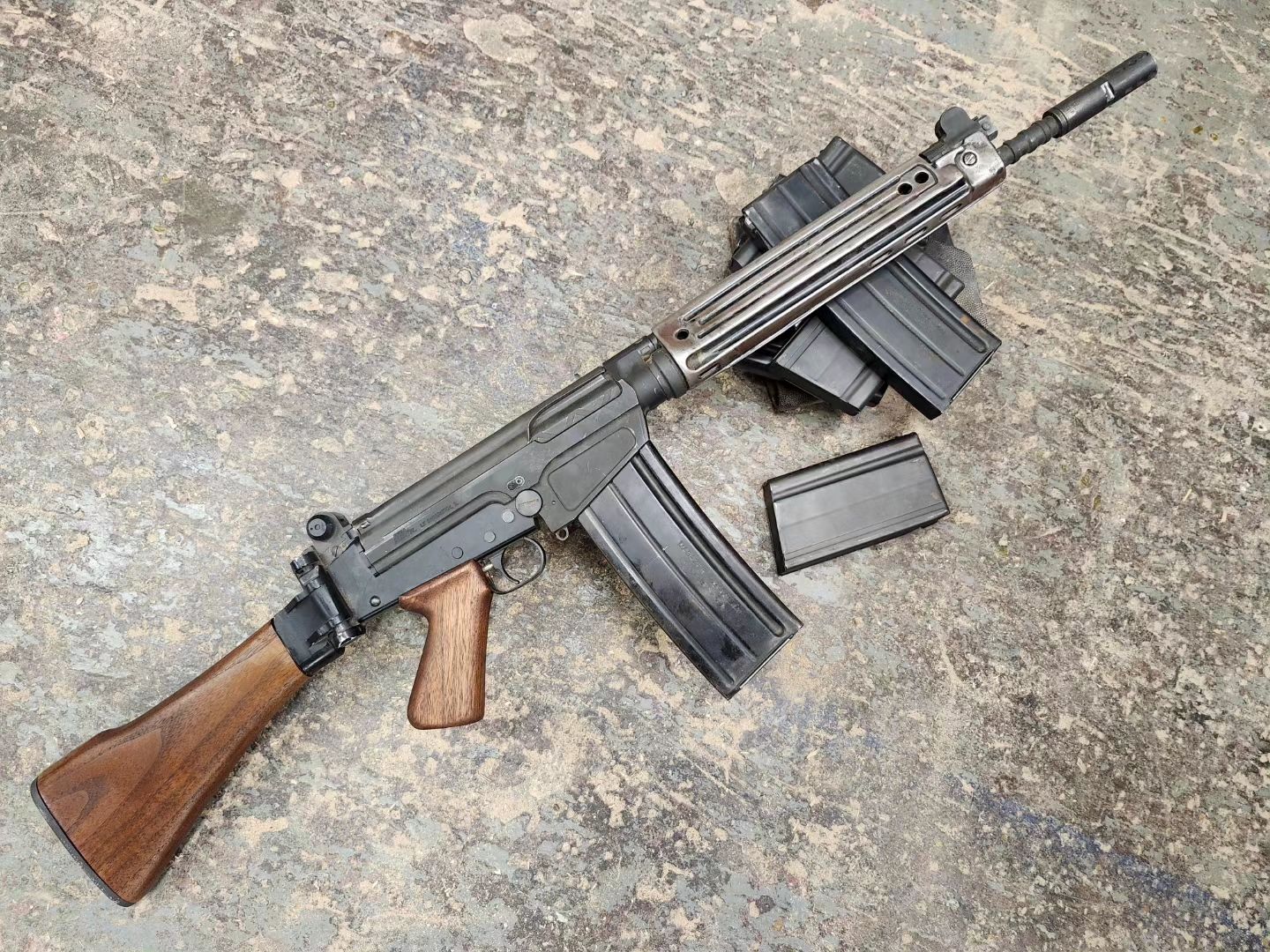Wood PARA stock for side folding FALs 