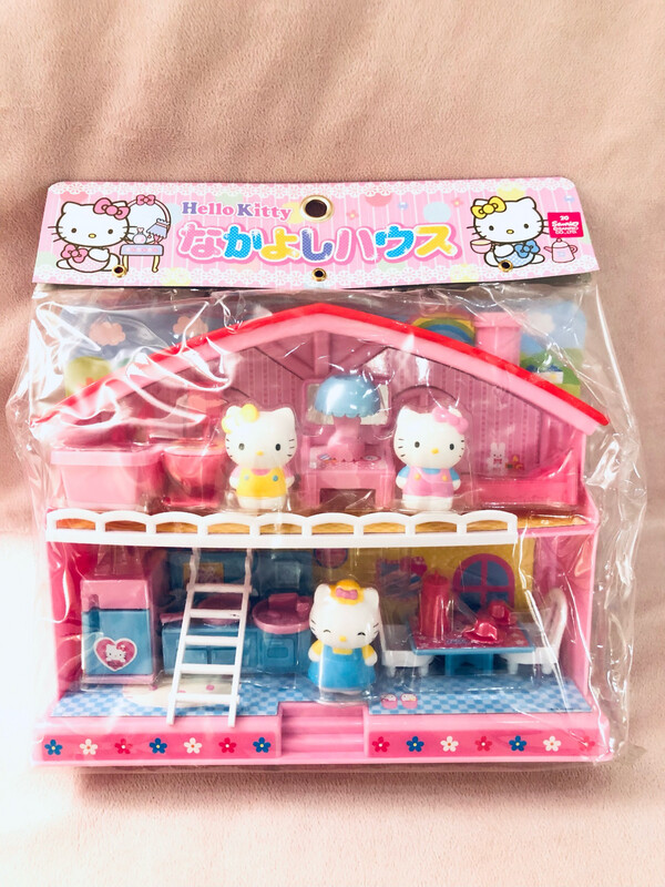 Hello Kitty Mini Doll House