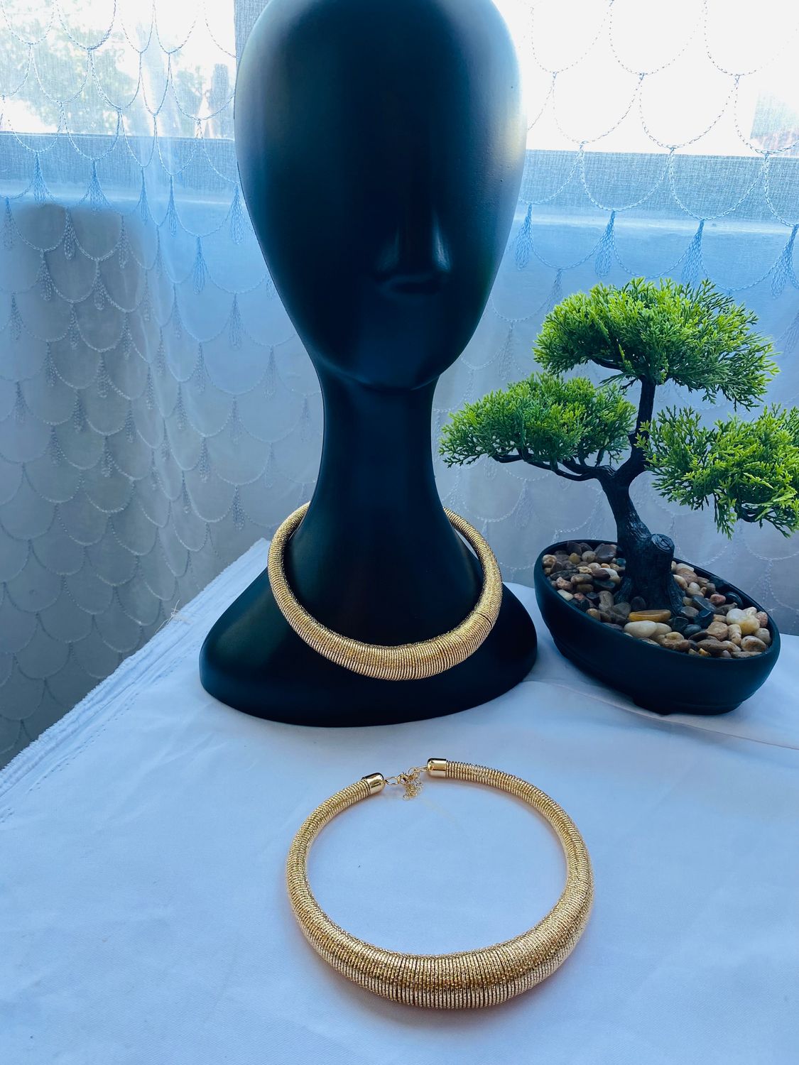 Elegant Gold Statement Necklace