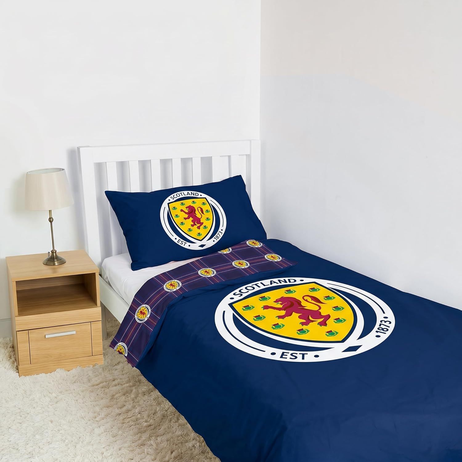 Official Scotland National Team Reversible Duvet Set - Single Bed Size (135x200cm) Official Scotland National Team Reversible Duvet Set - Single Bed Size (135x200cm)