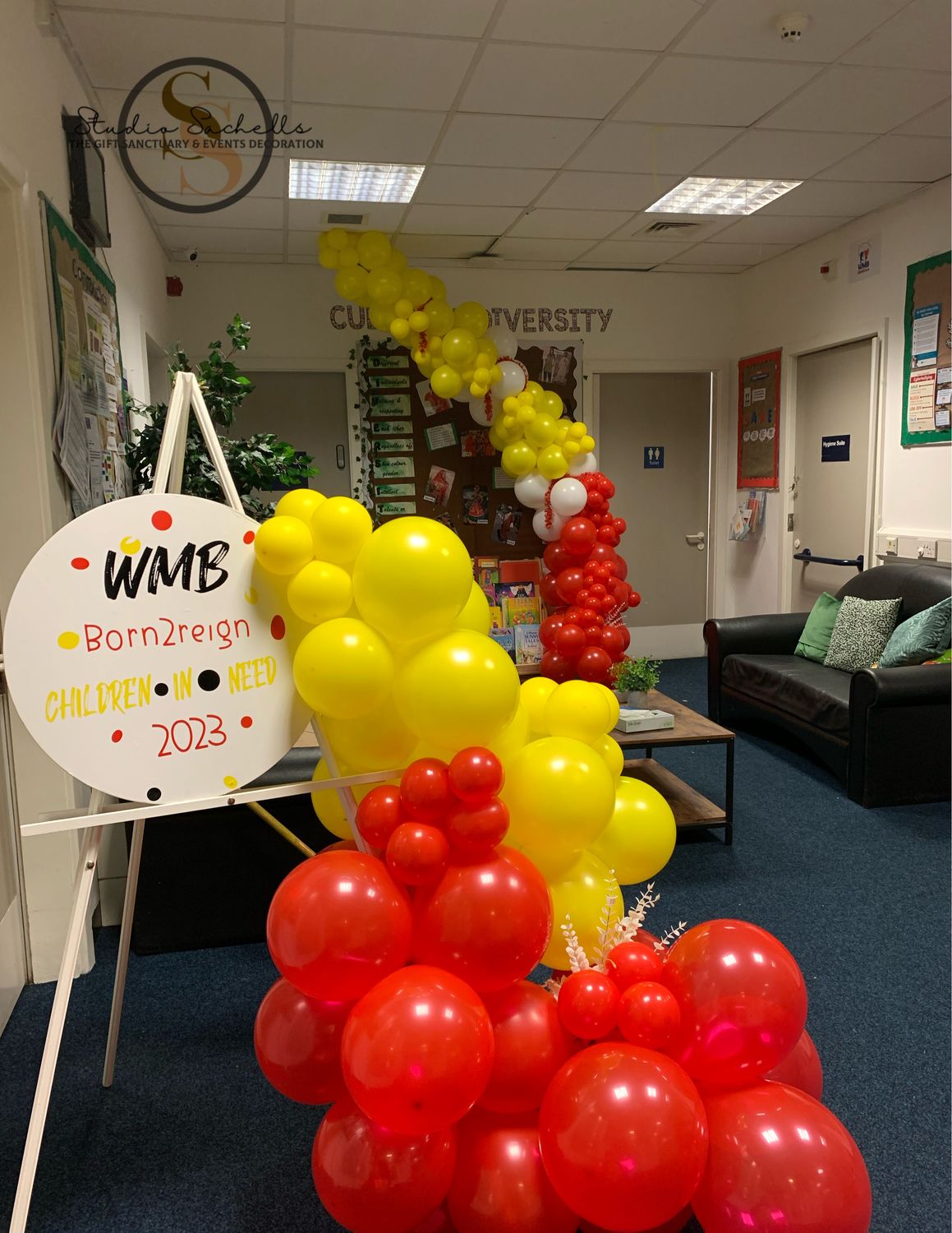 Easel Hire and Balloons