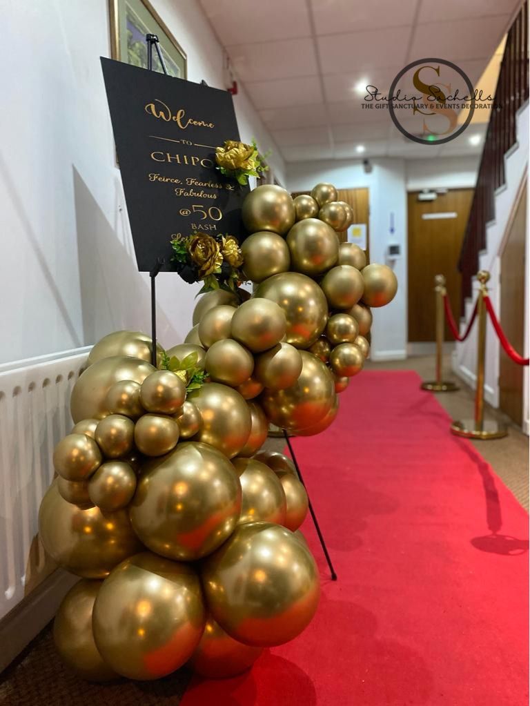 Easel Hire and Balloons