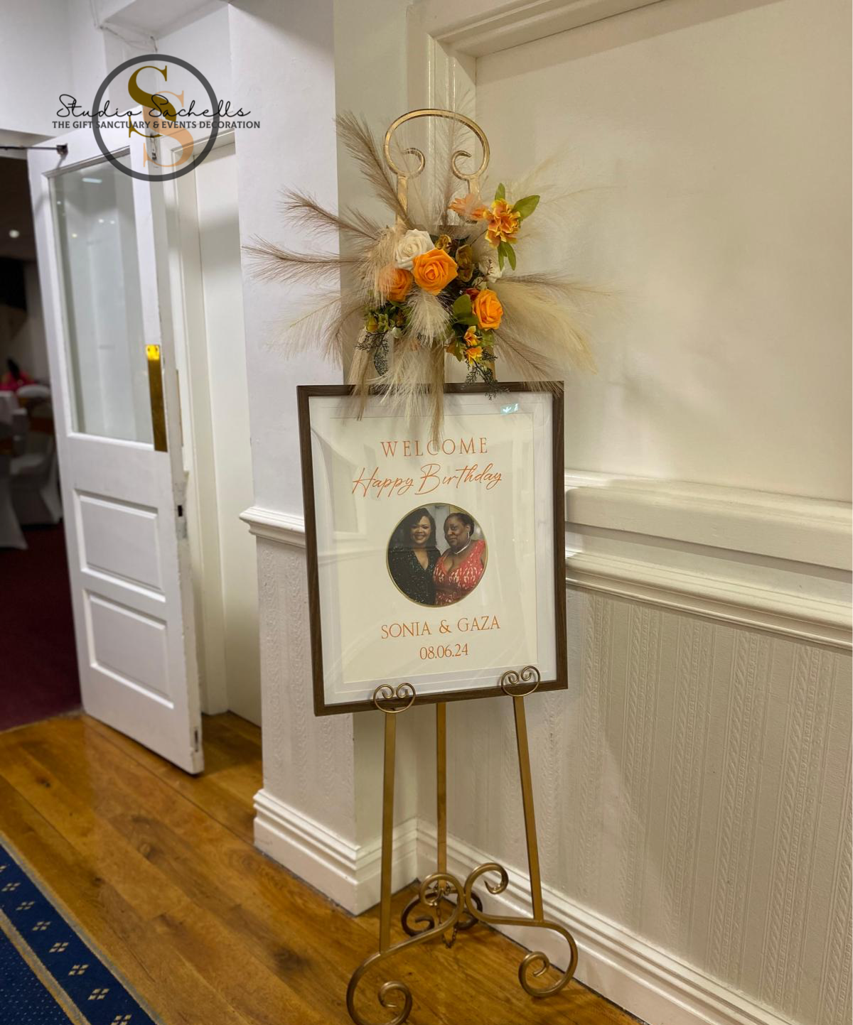 Easel Hire and Balloons
