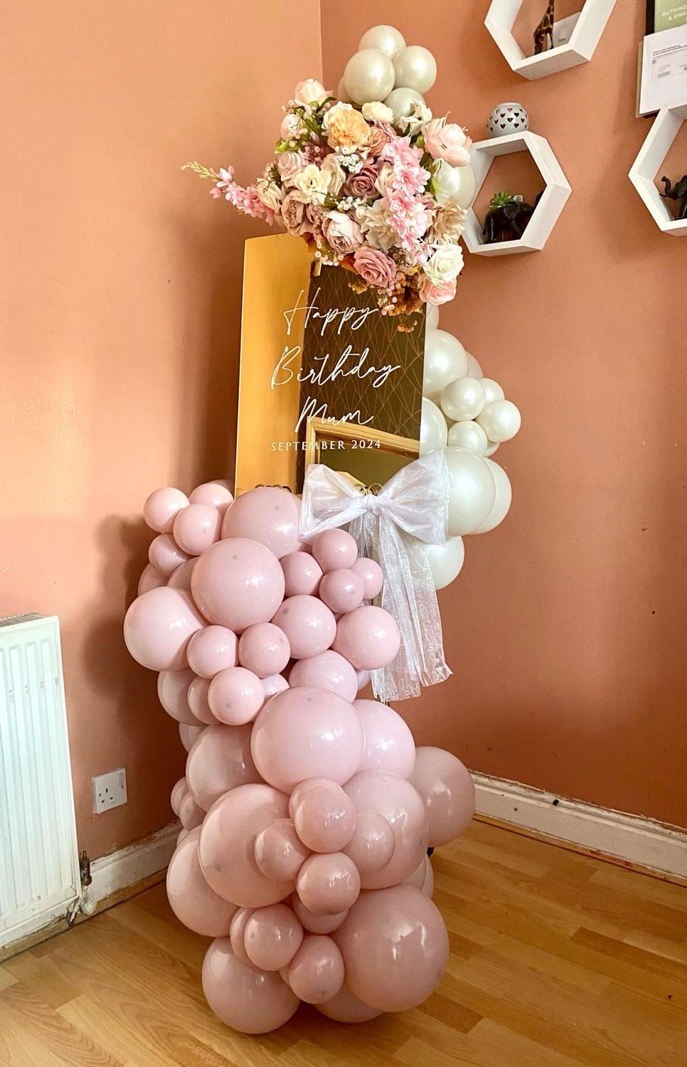 Easel Hire and Balloons