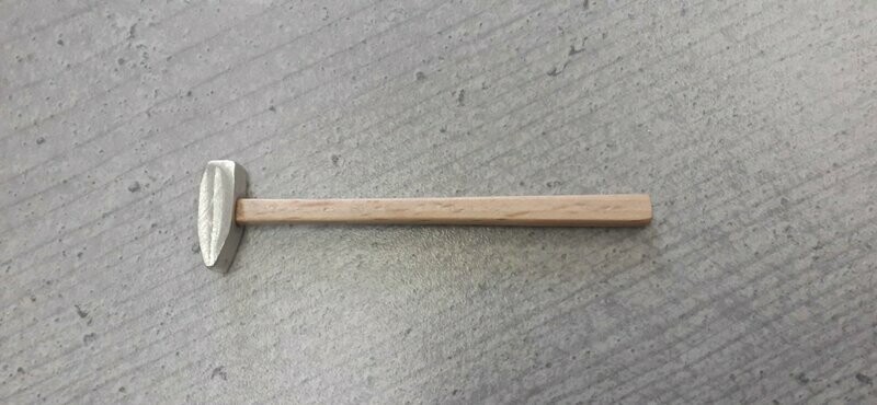 Hammer aus Zinn