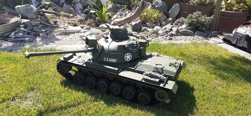 Kampfpanzer M48 amerikanische und deutsche Version in Teilen