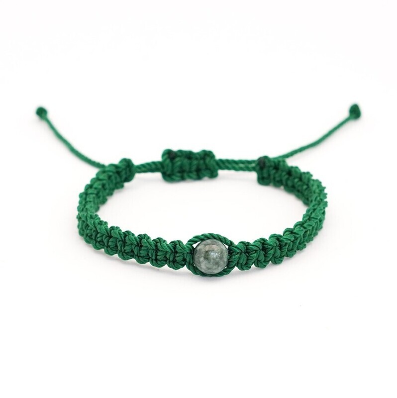 02141 - Pulsera de hilo de seda verde con dije en jade verde de ​8 mm