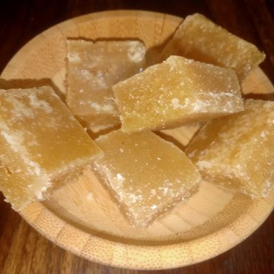 SHUNTI BURFI / INJI MITHAI  ( GINGER JAGGERY BURFI )