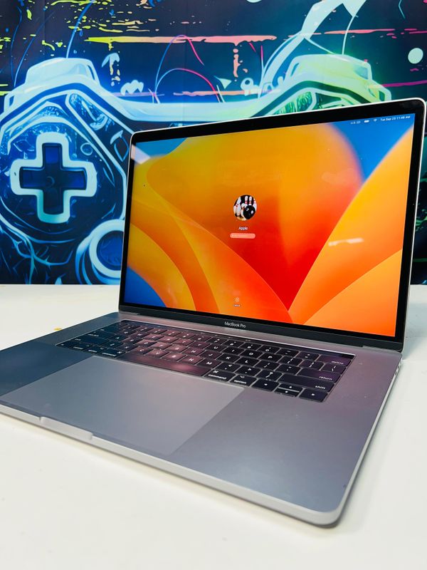 Apple MacBook Pro 15.4” (2017) | Core i7 | 16GB RAM | 1TB SSD | Retina