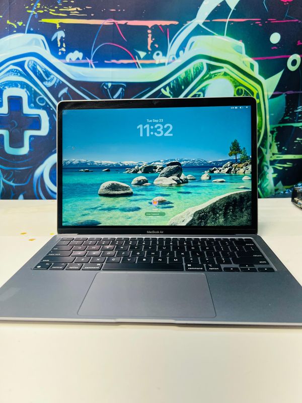 💻MacBook Air 13.3” (2020) – Apple M1, 8GB RAM, 512GB SSD