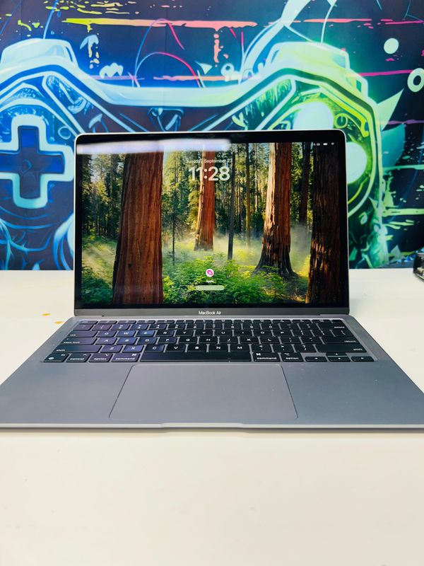 💻 MacBook Air 13.3” (2020) – Apple M1, 8GB RAM, 256GB SSD