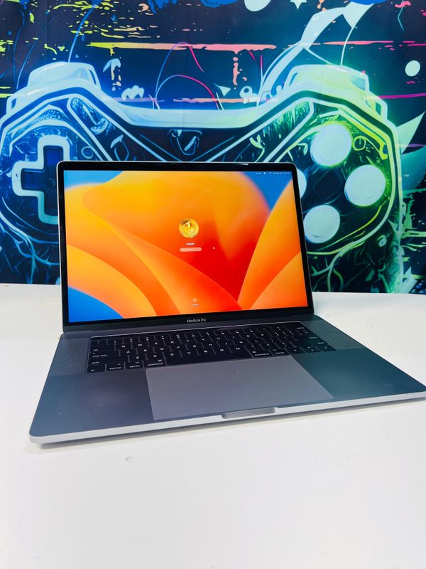 Apple MacBook Pro 15.4” (2017) | Core i7 | 16GB RAM | 512GB SSD | Retina