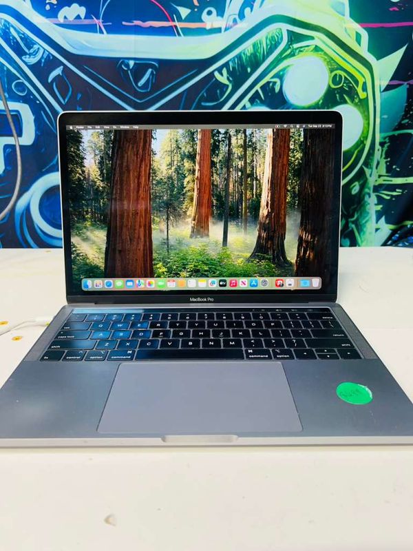 Apple MacBook Pro 13.3” (2018) | Core i5 | 8GB RAM | 256GB SSD | Retina