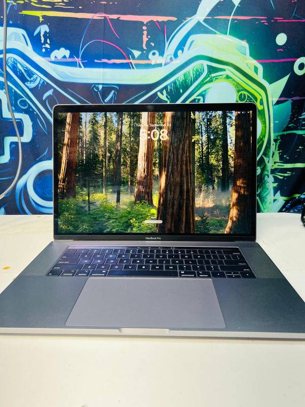 Apple MacBook Pro 15.4” (2019) | Core i7 | 16GB RAM | 256GB SSD | Retina