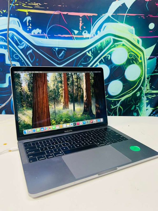 Apple MacBook Pro 13.3” (2018) | Core i5 | 8GB RAM | 256GB SSD | Retina