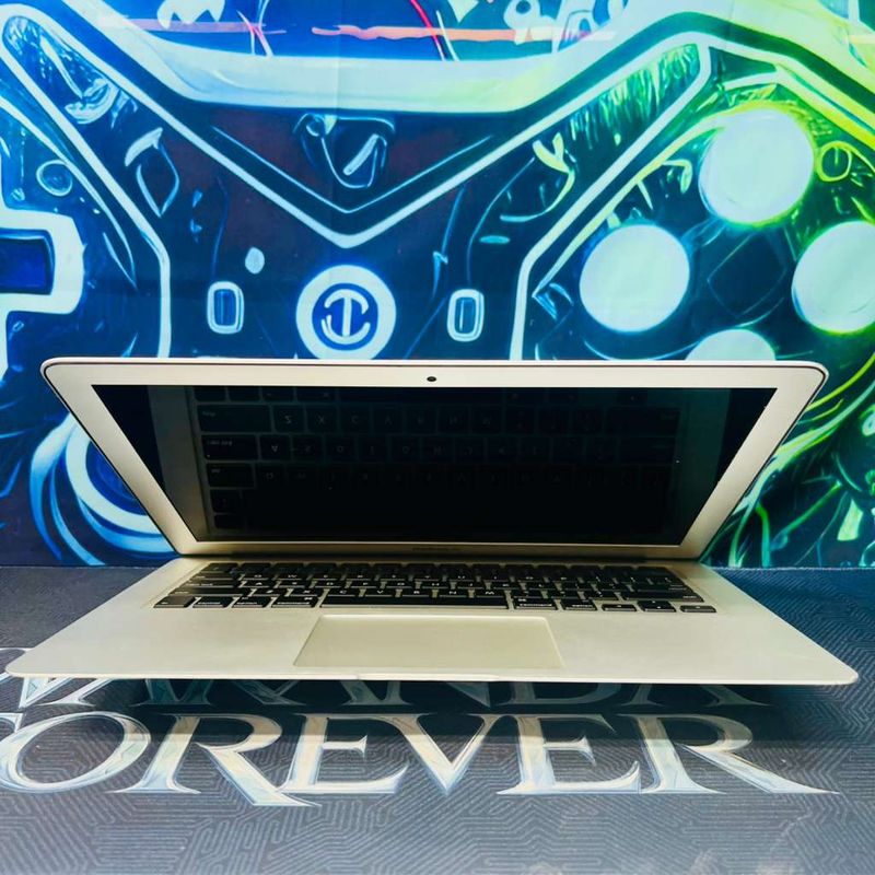 Apple MacBook Air 13.3” A1466 | Core i5 | 4GB RAM | 120GB SSD | macOS Monterey