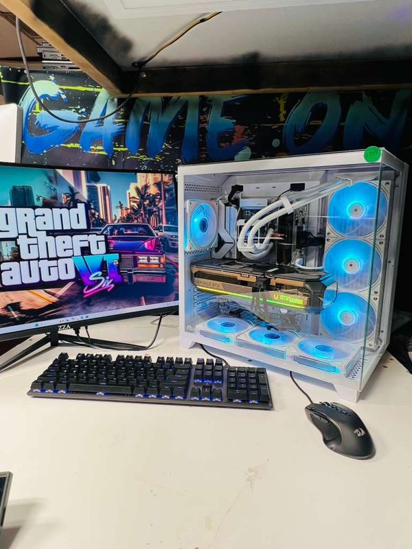 Gaming PC | Ryzen 7 9800X3D | RTX 5090 32GB | 64GB DDR5 | 4TB SSD | New